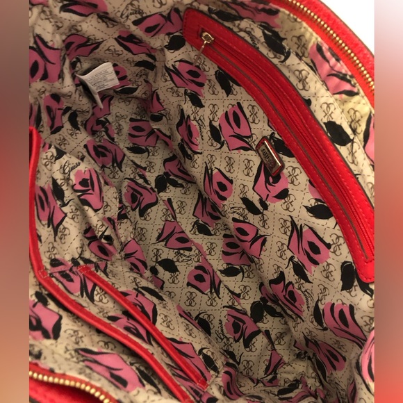 Guess Frosted Pink Bag with Flower Lock Heart Charm - Picture 3 of 7